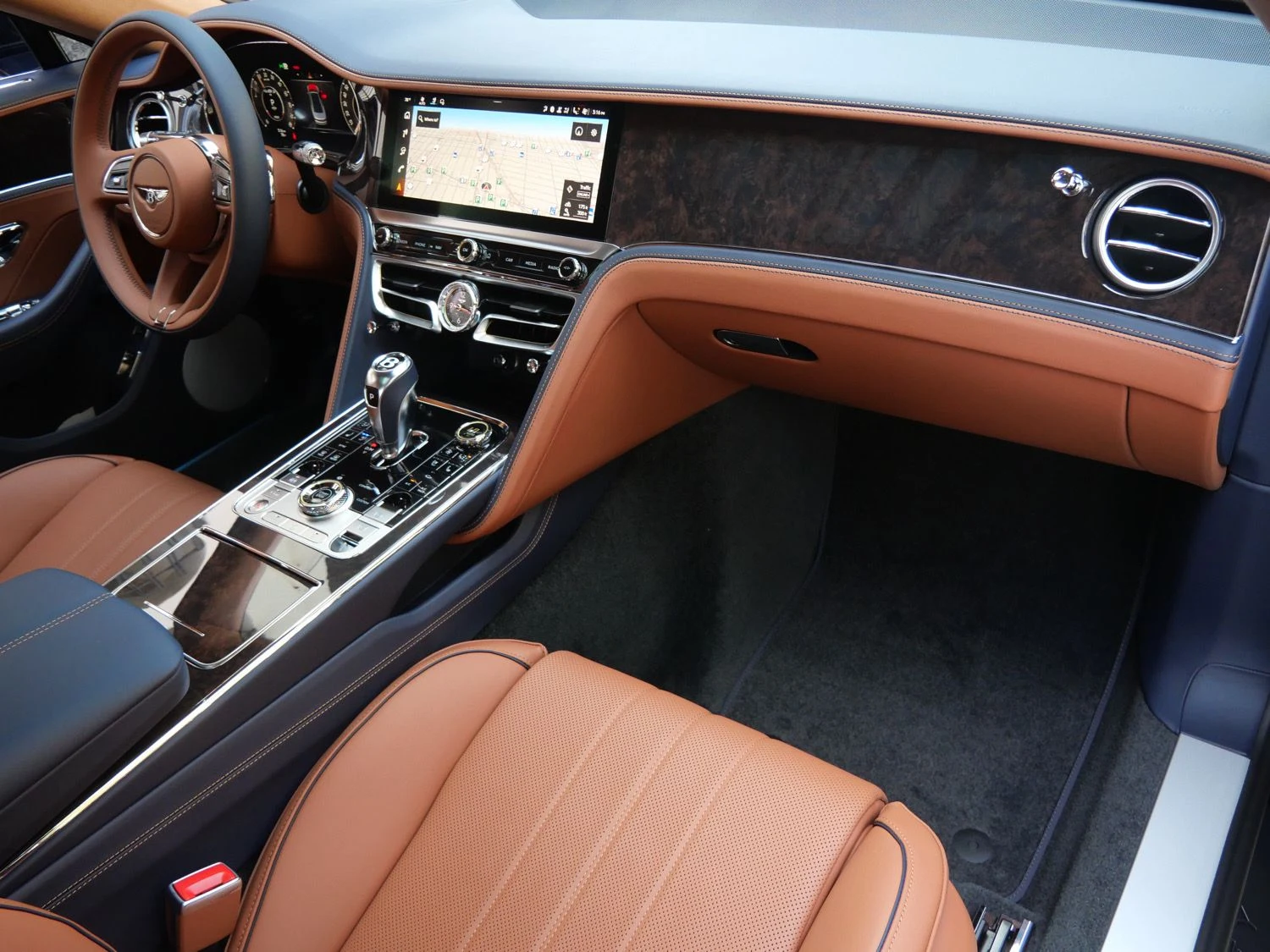 2026 Bentley Flying Spur interior, Saddle