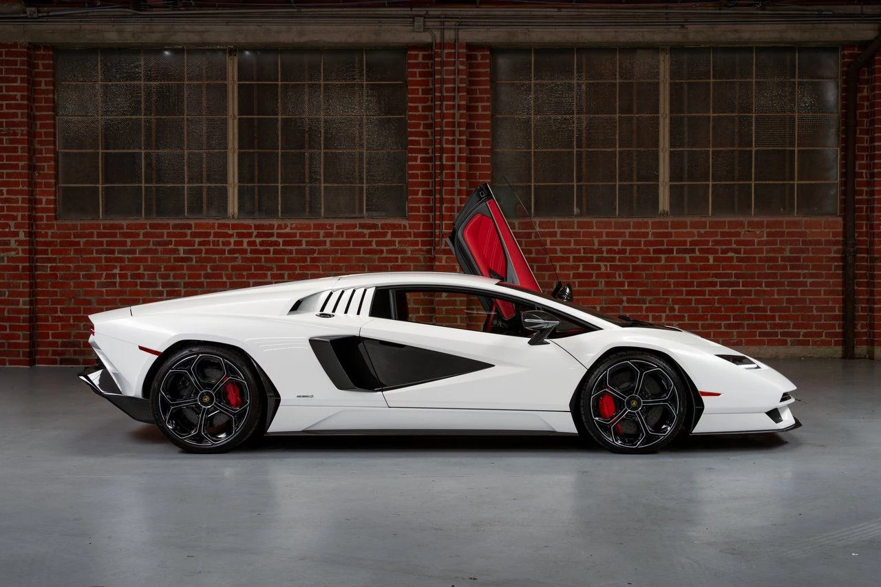 2022 Lamborghini Countach LPI 800-4 for sale, exterior, White