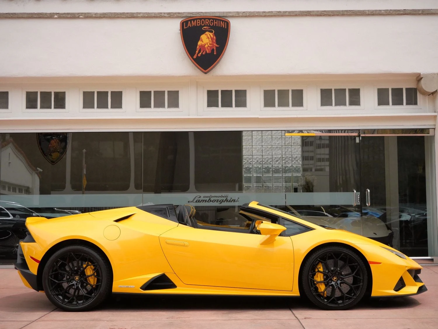 2024 Lamborghini Huracán EVO Spyder for sale, photo 2 of 23