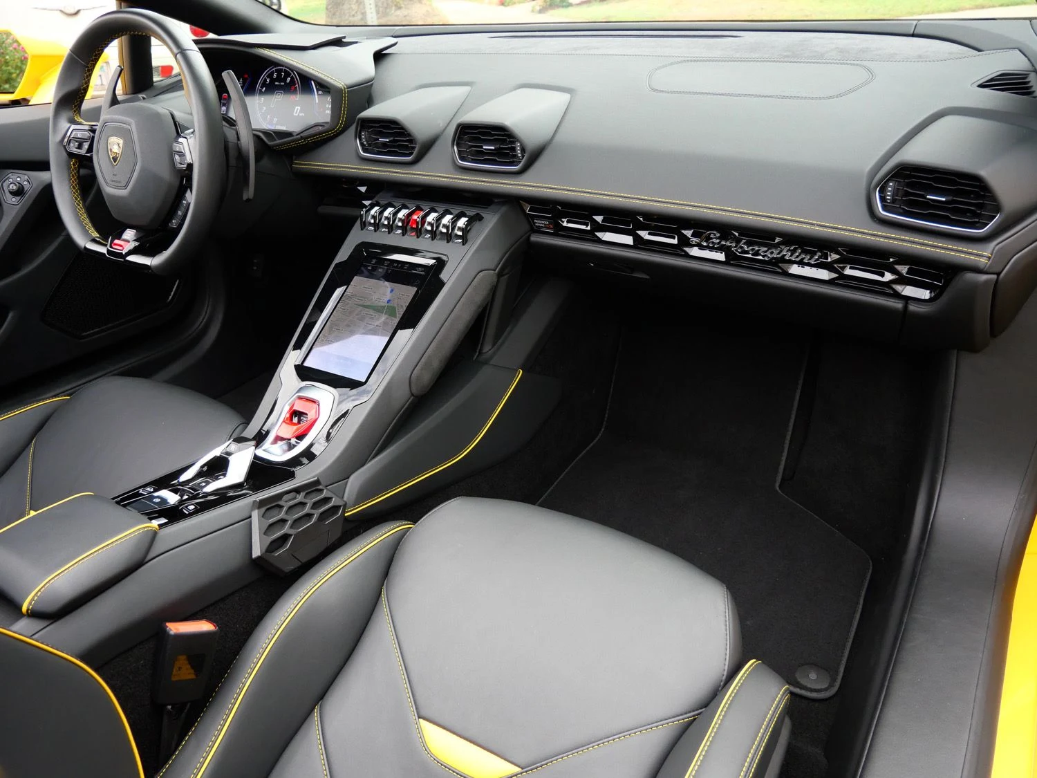 2024 Lamborghini Huracán EVO Spyder interior, Nero Ade