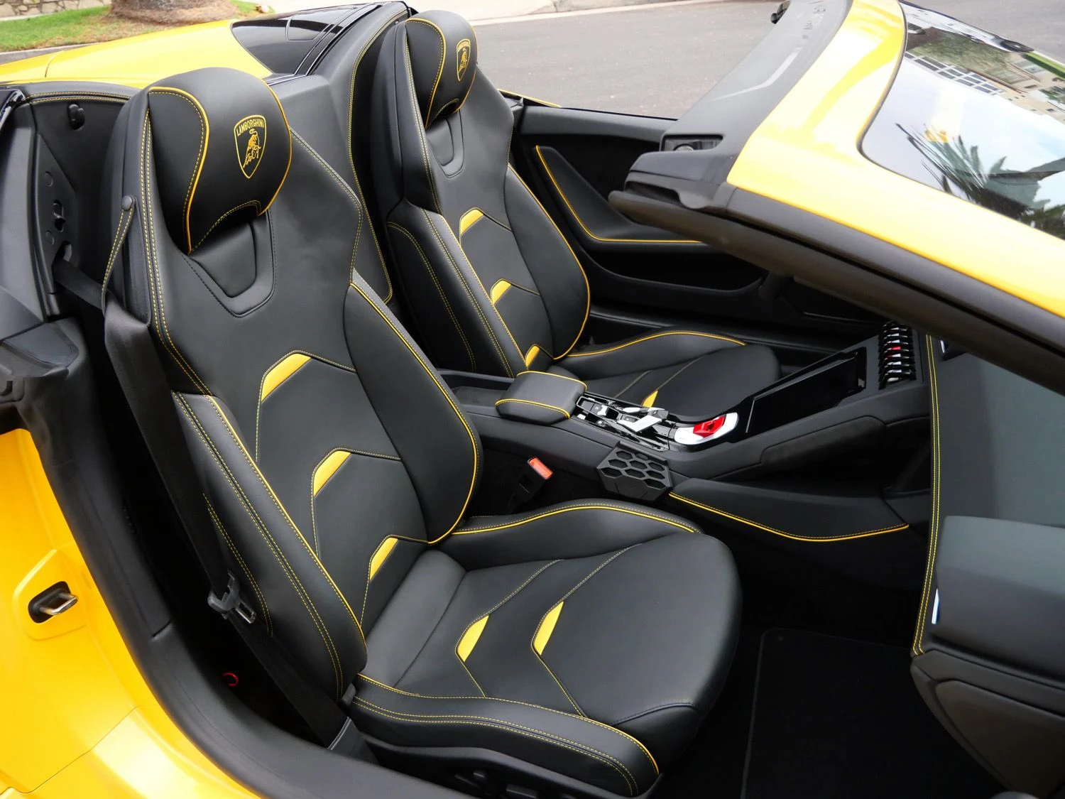 2024 Lamborghini Huracán EVO Spyder interior, seats, Nero Ade