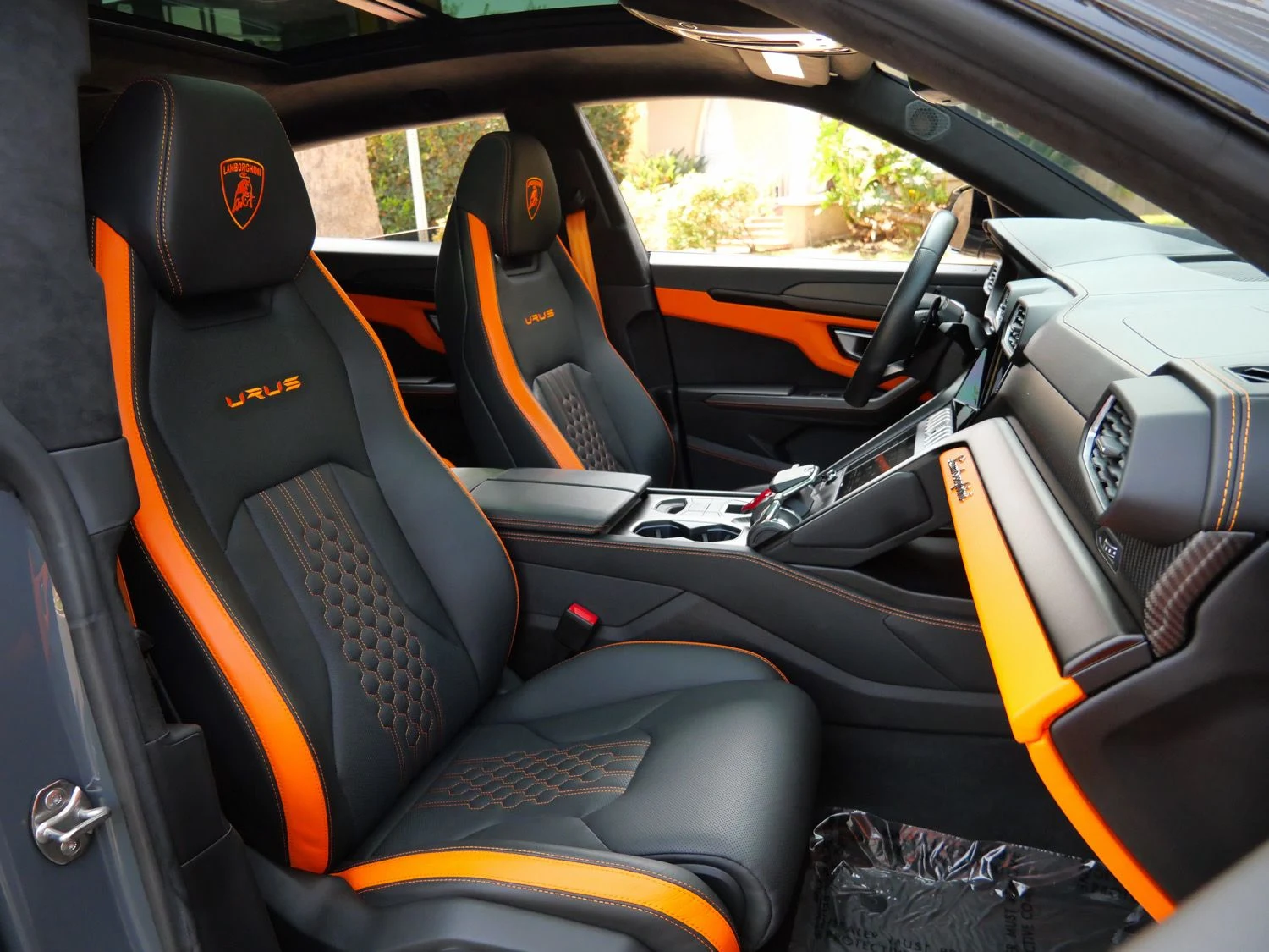 2023 Lamborghini Urus S interior, seats, Nero Ade