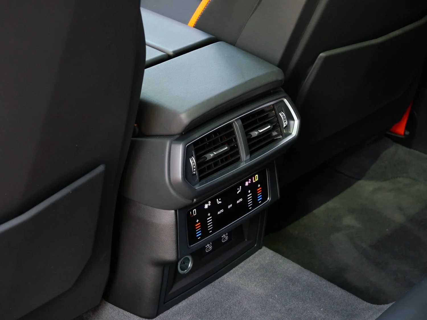 2023 Lamborghini Urus S interior, Nero Ade