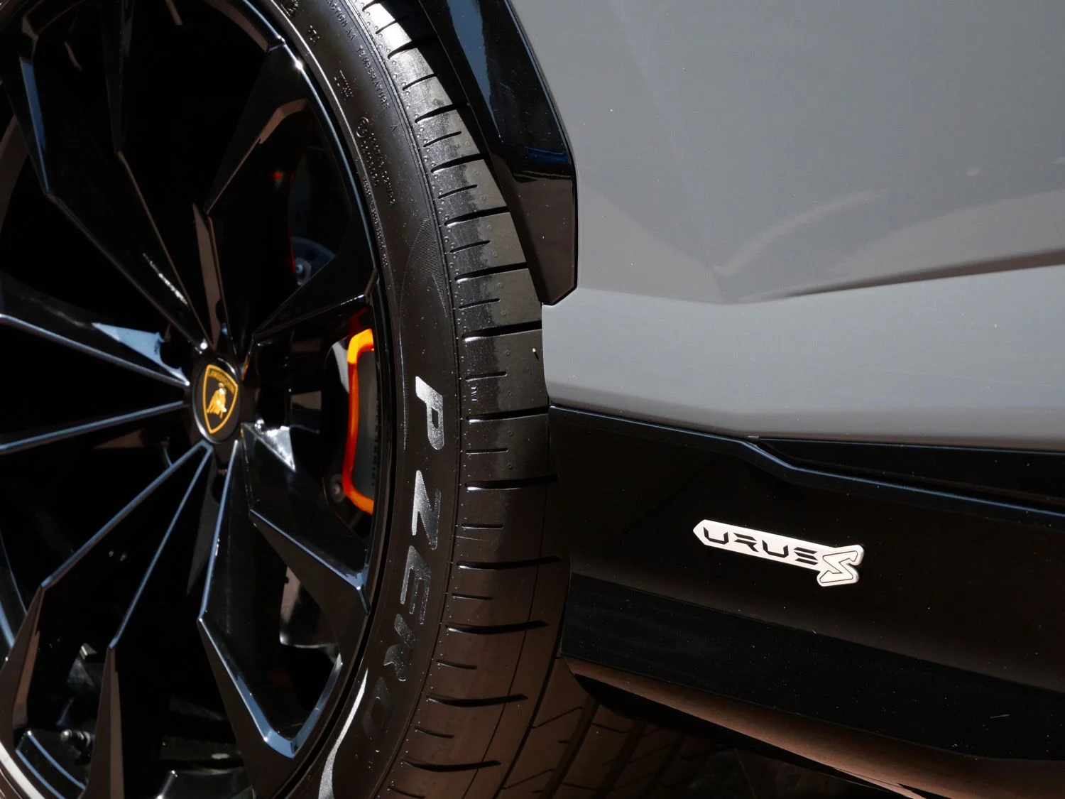 2023 Lamborghini Urus S wheel