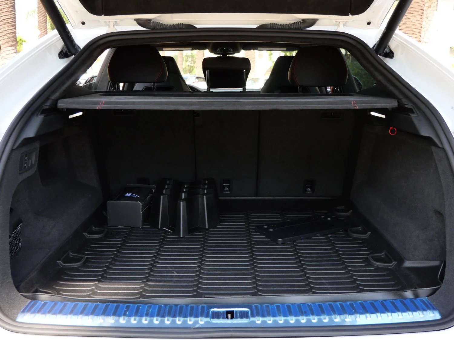 2023 Lamborghini Urus S trunk