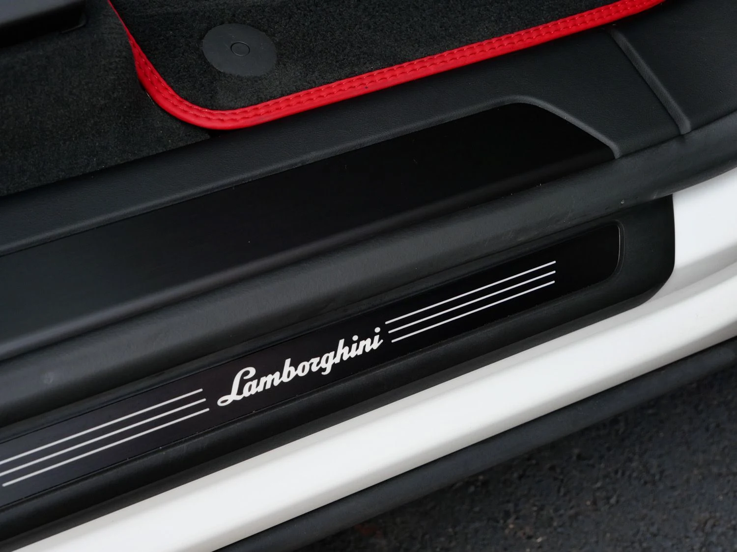 2023 Lamborghini Urus S interior, door sill, Nero Ade