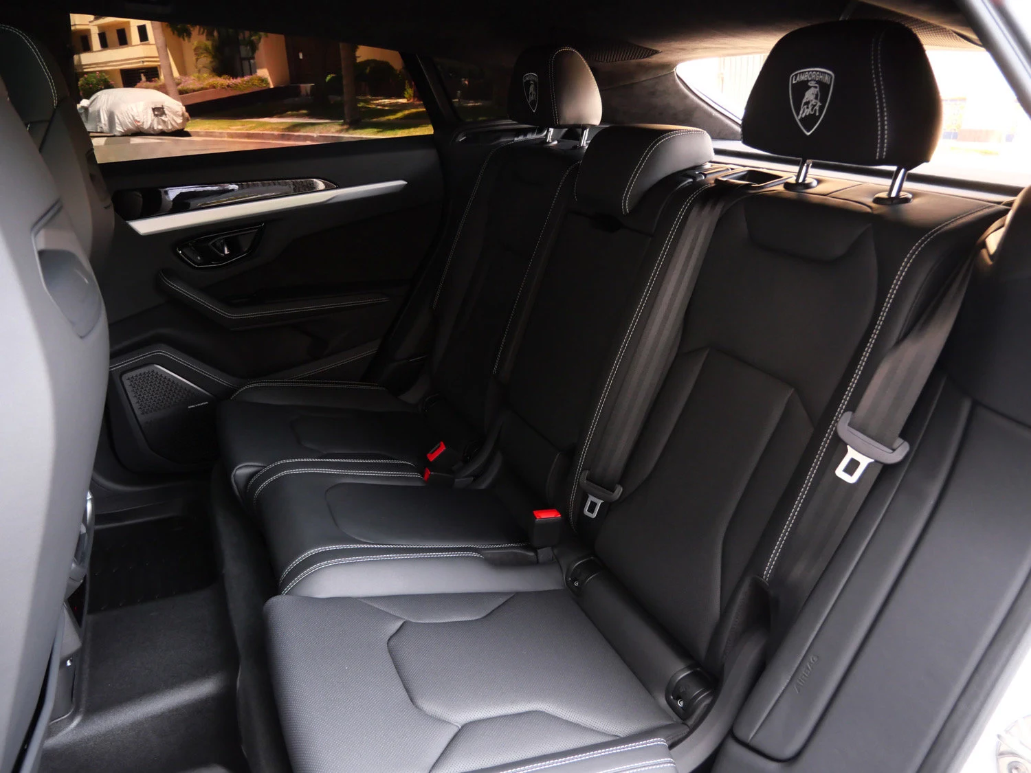 2024 Lamborghini Urus S interior, seats, Nero Ade/Bianco Leda