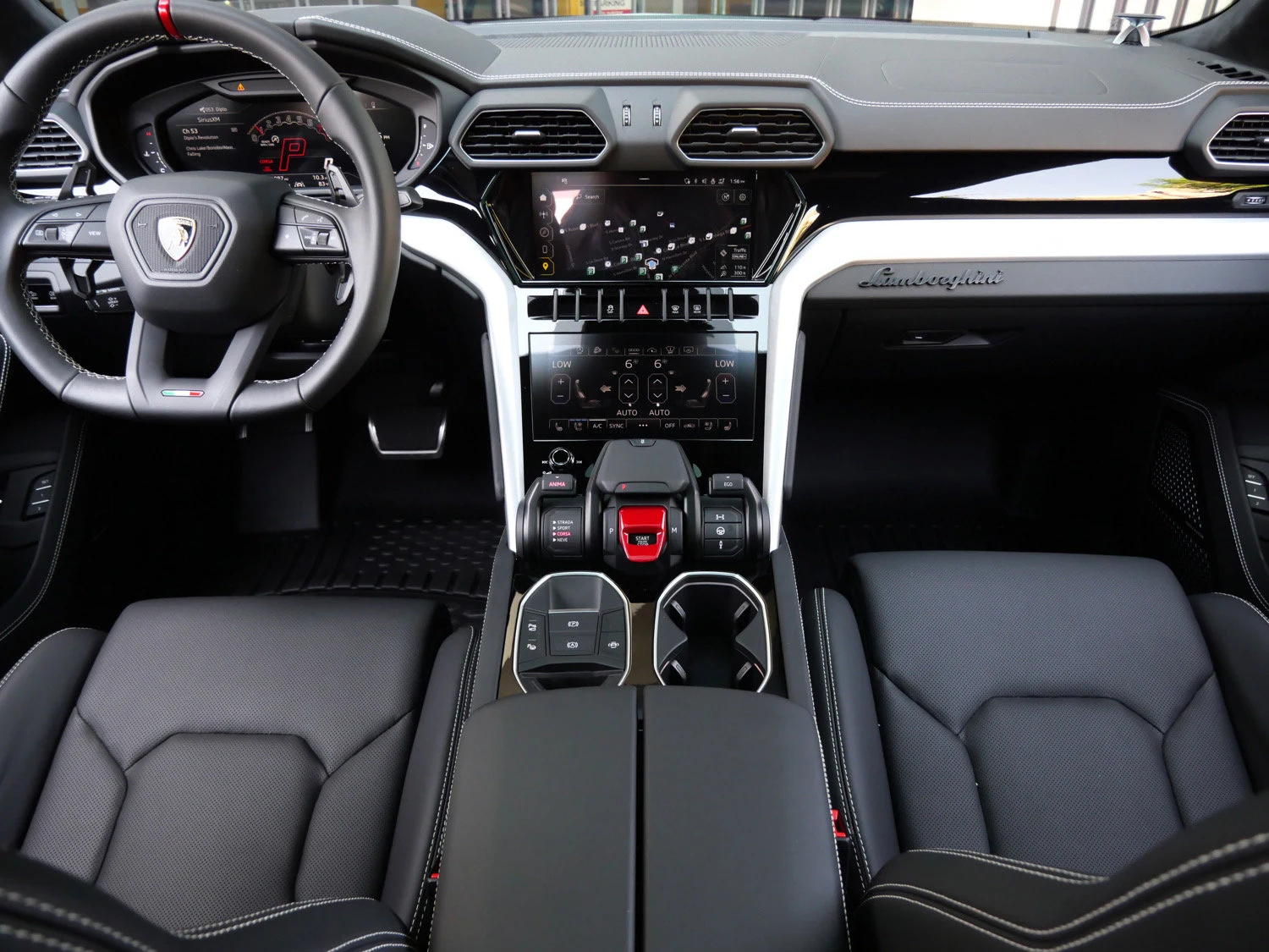2024 Lamborghini Urus S interior, Nero Ade/Bianco Leda