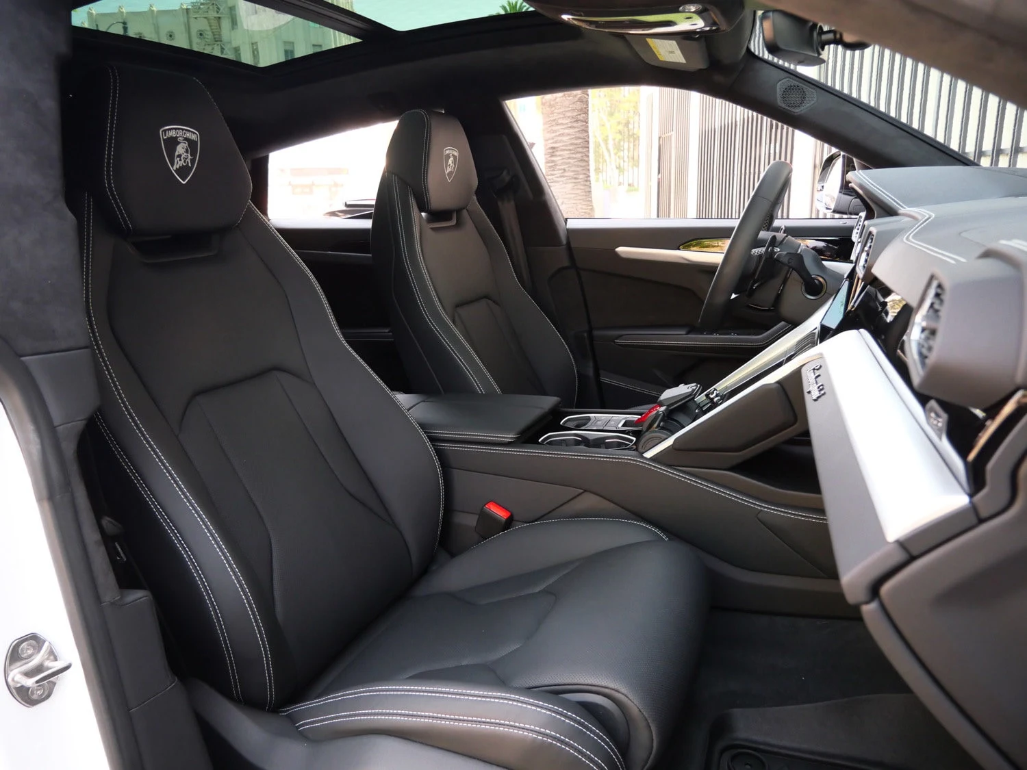 2024 Lamborghini Urus S interior, seats, Nero Ade/Bianco Leda