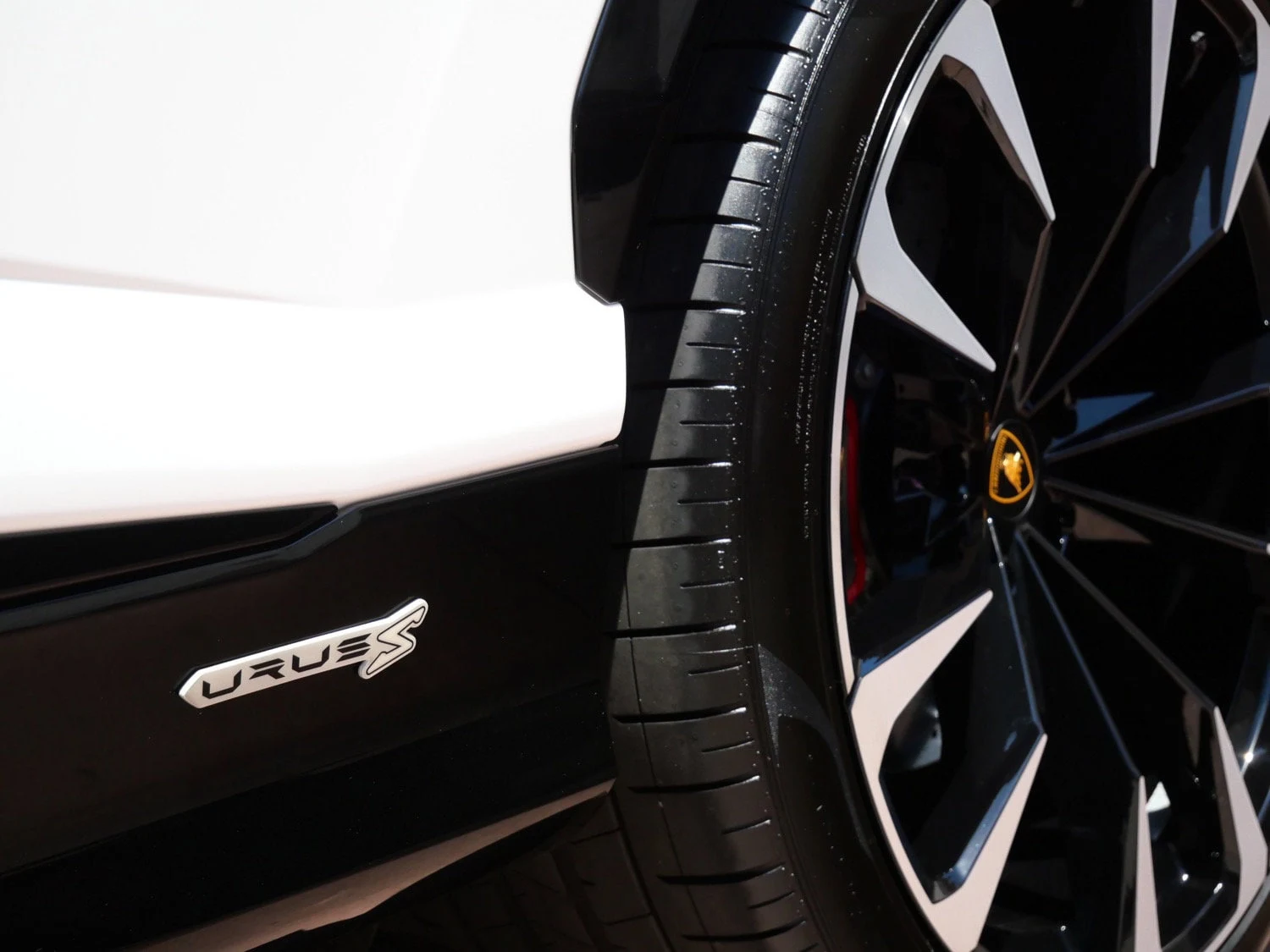 2024 Lamborghini Urus S wheel