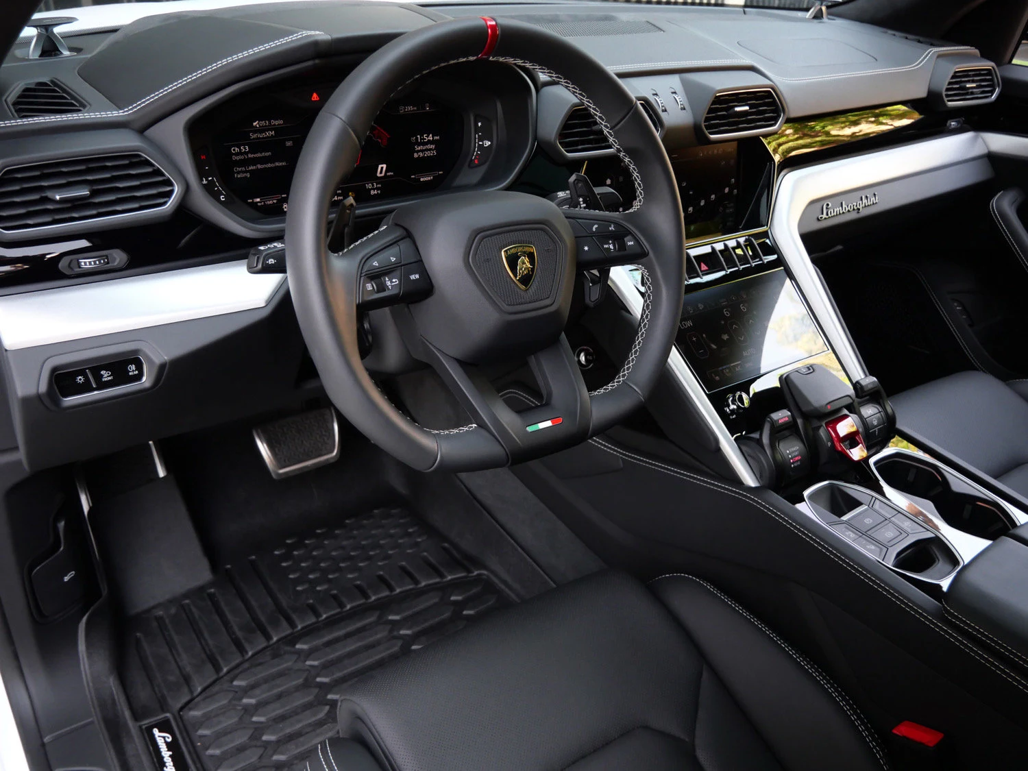 2024 Lamborghini Urus S interior, Nero Ade/Bianco Leda
