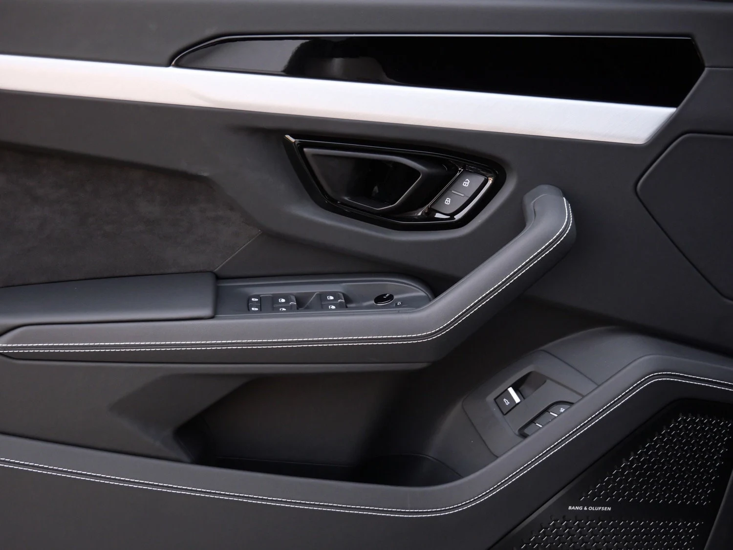 2024 Lamborghini Urus S interior, door panel, Nero Ade/Bianco Leda