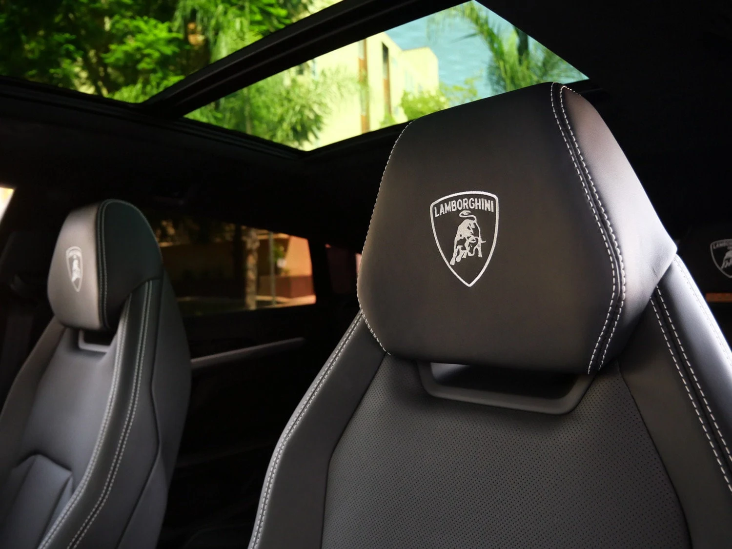 2024 Lamborghini Urus S interior, seats, Nero Ade/Bianco Leda