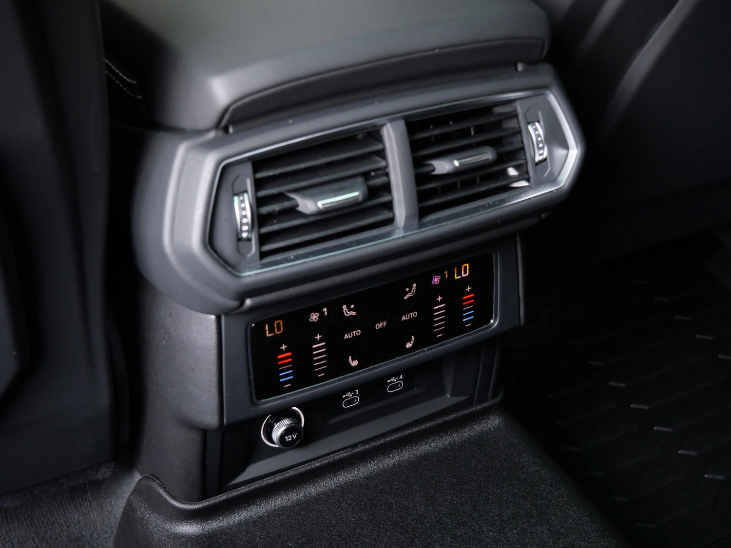 2024 Lamborghini Urus S interior, Nero Ade/Bianco Leda