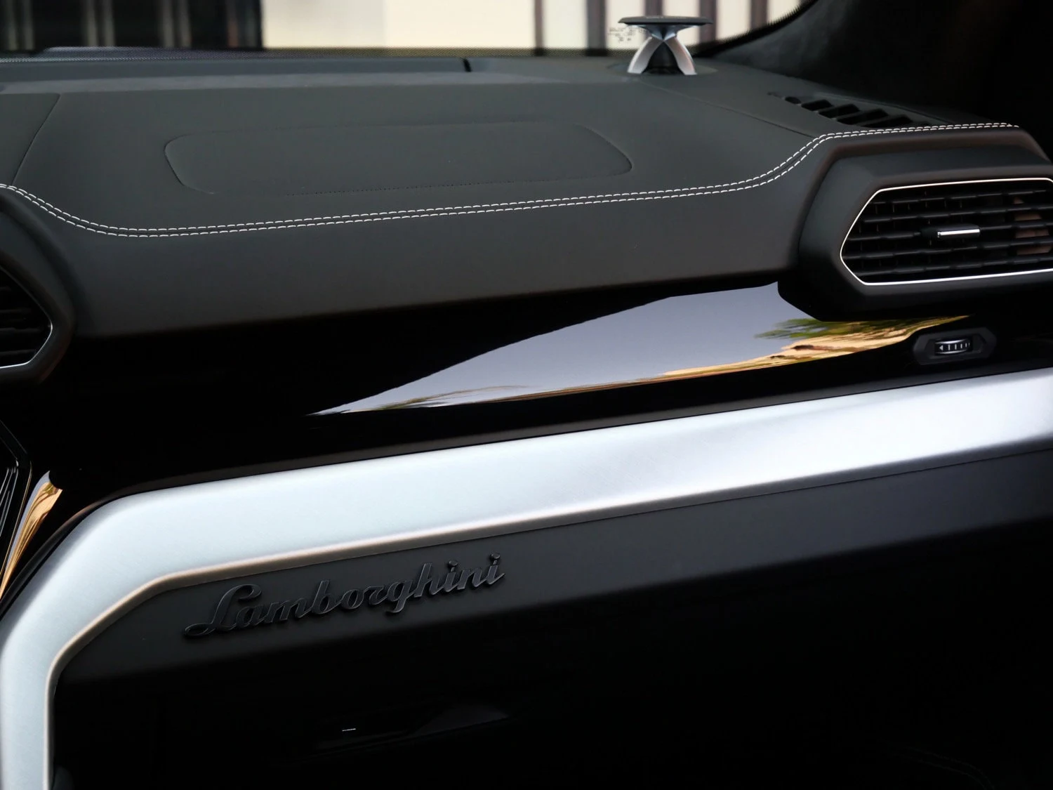 2024 Lamborghini Urus S interior, door sill, Nero Ade/Bianco Leda
