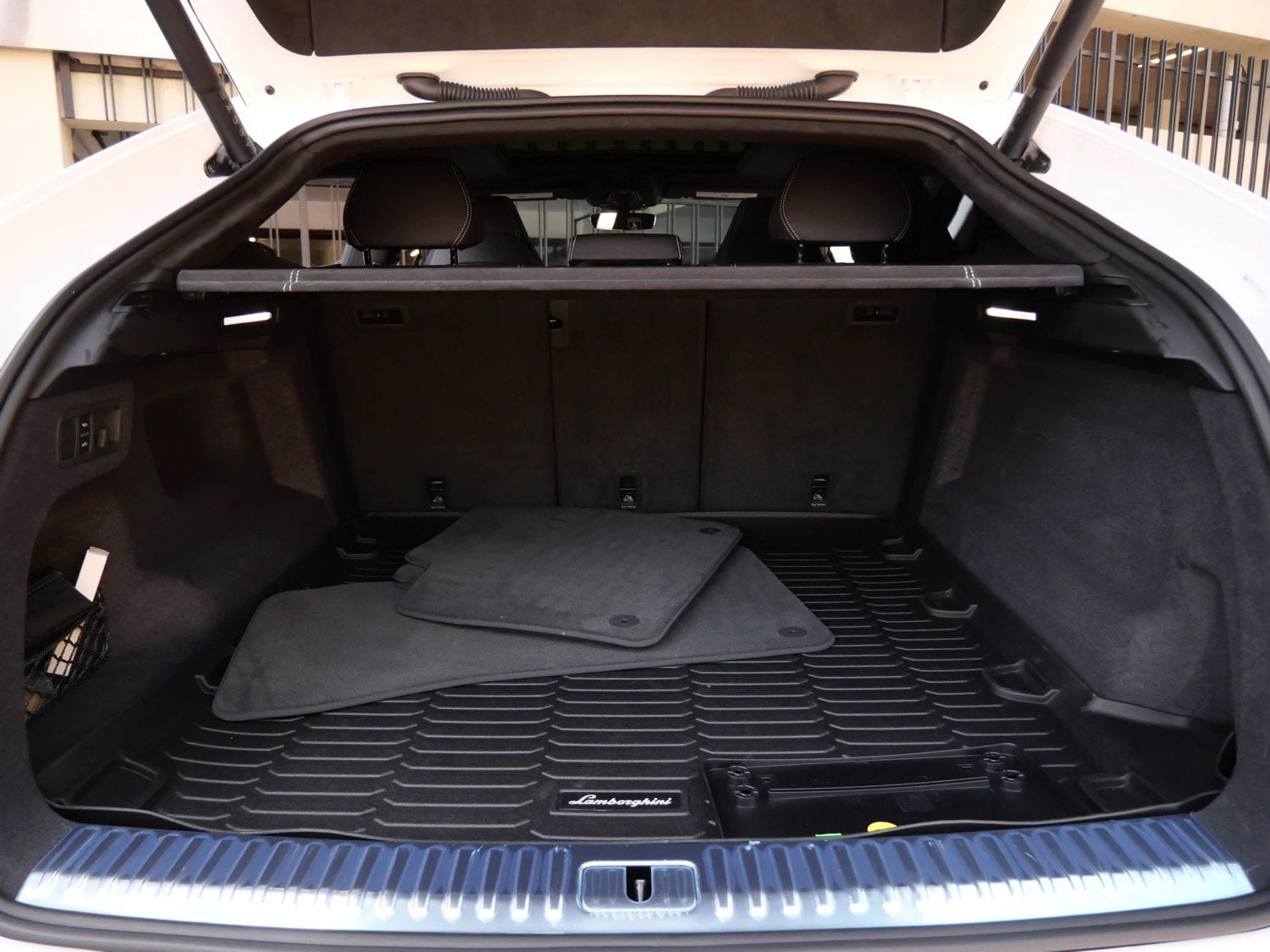 2024 Lamborghini Urus S trunk