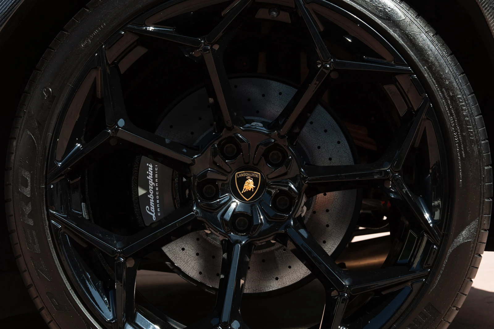2024 Lamborghini Urus Performante wheel
