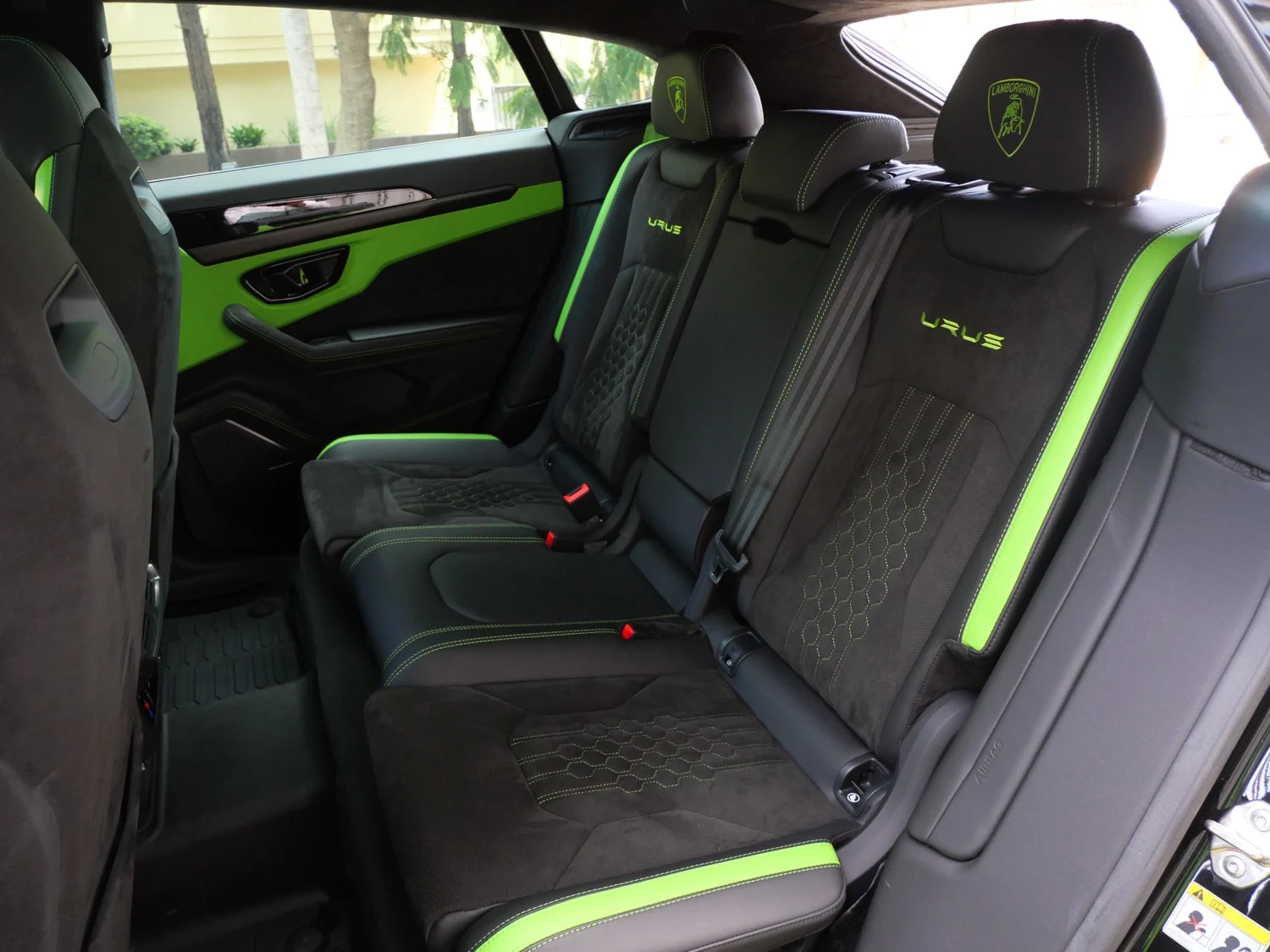 2024 Lamborghini Urus S interior, seats, Nero Ade/Verde Fauns