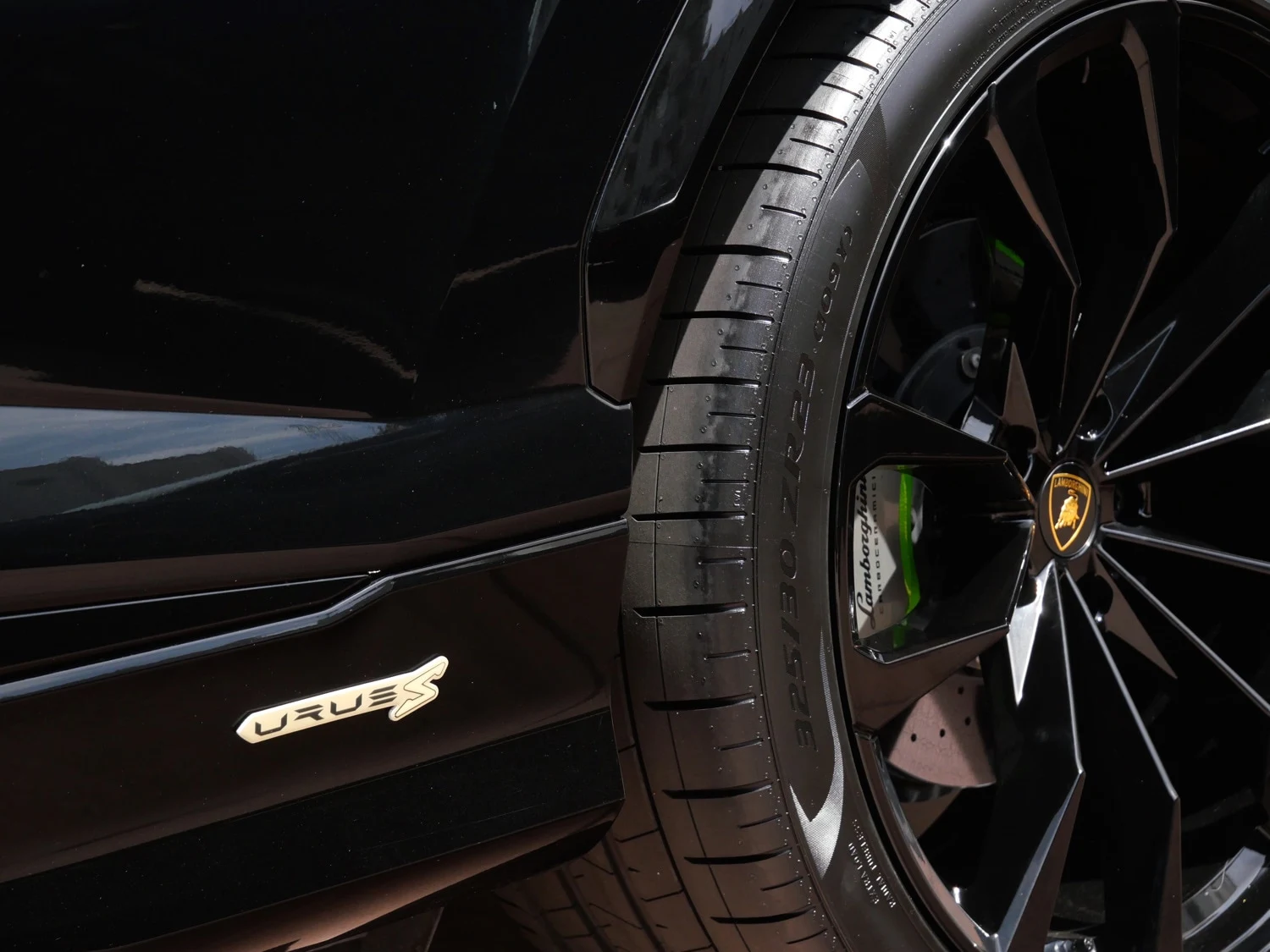 2024 Lamborghini Urus S wheel