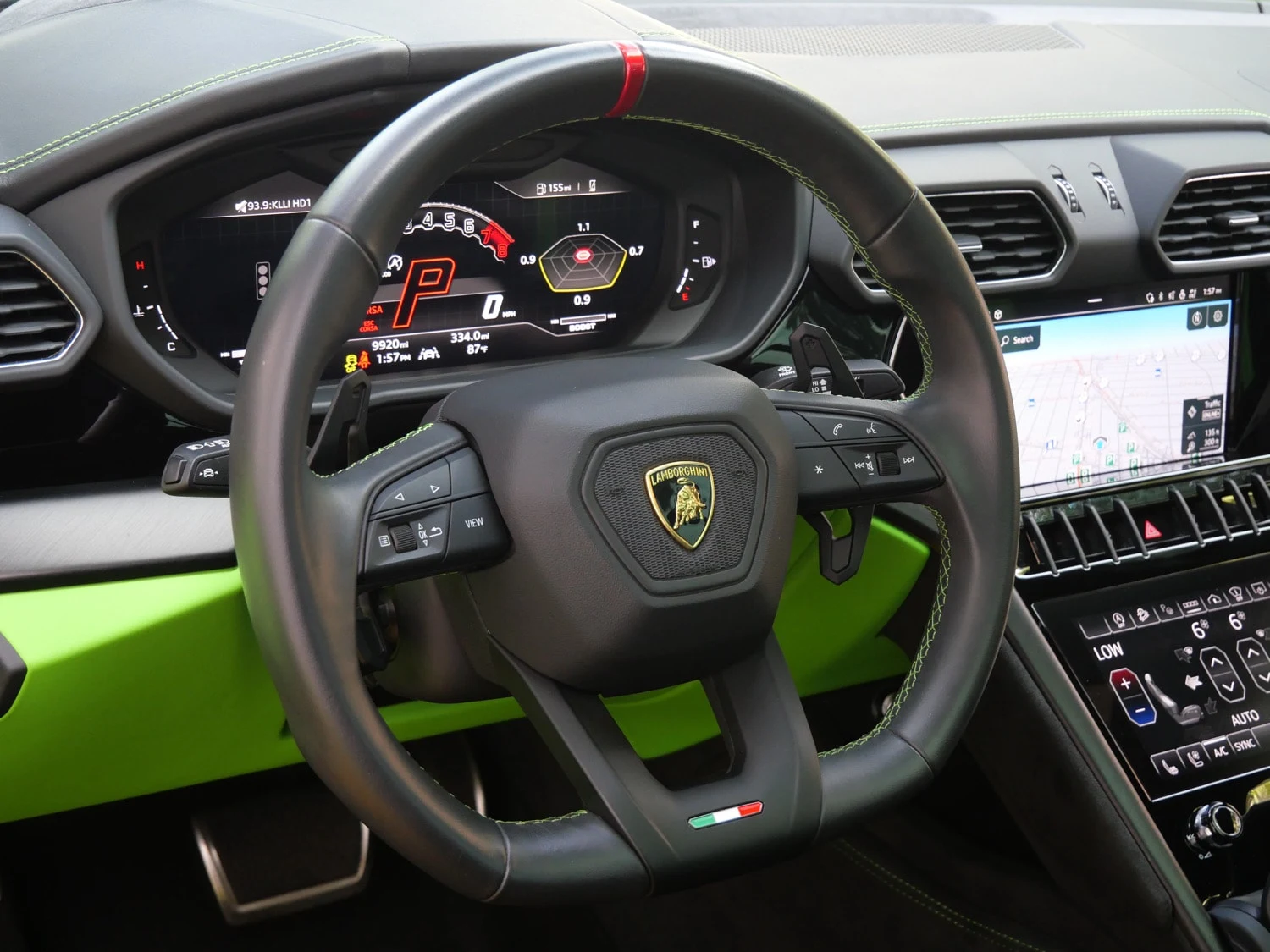 2024 Lamborghini Urus S interior, Nero Ade/Verde Fauns