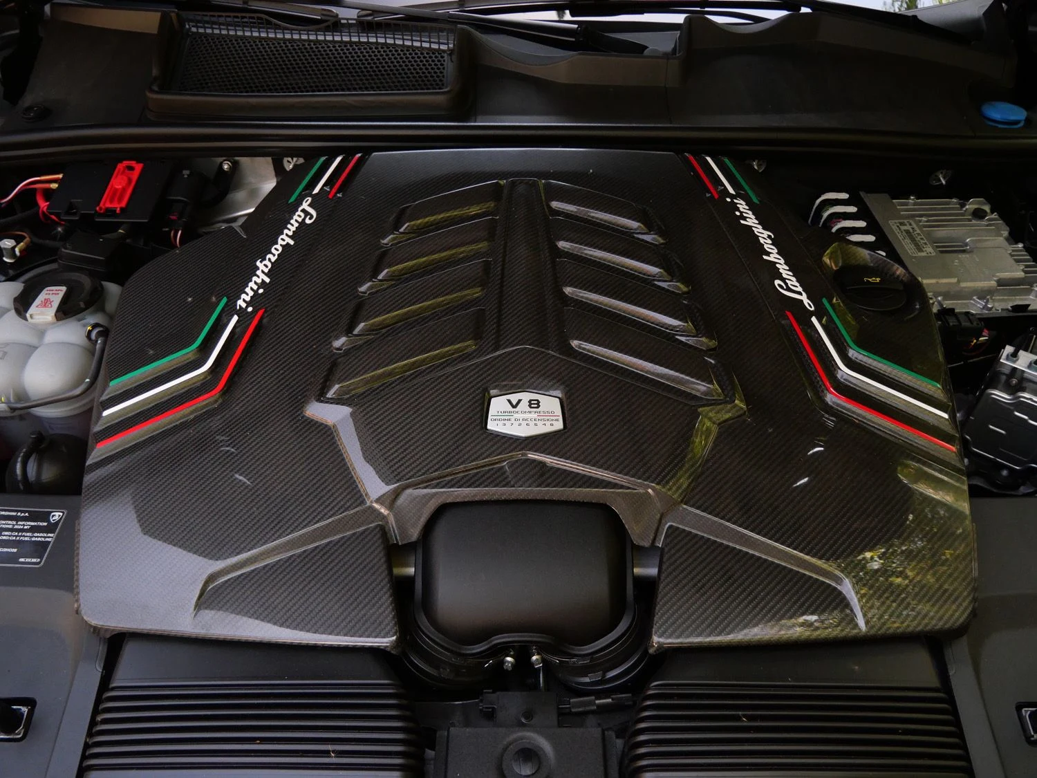 2024 Lamborghini Urus Performante engine