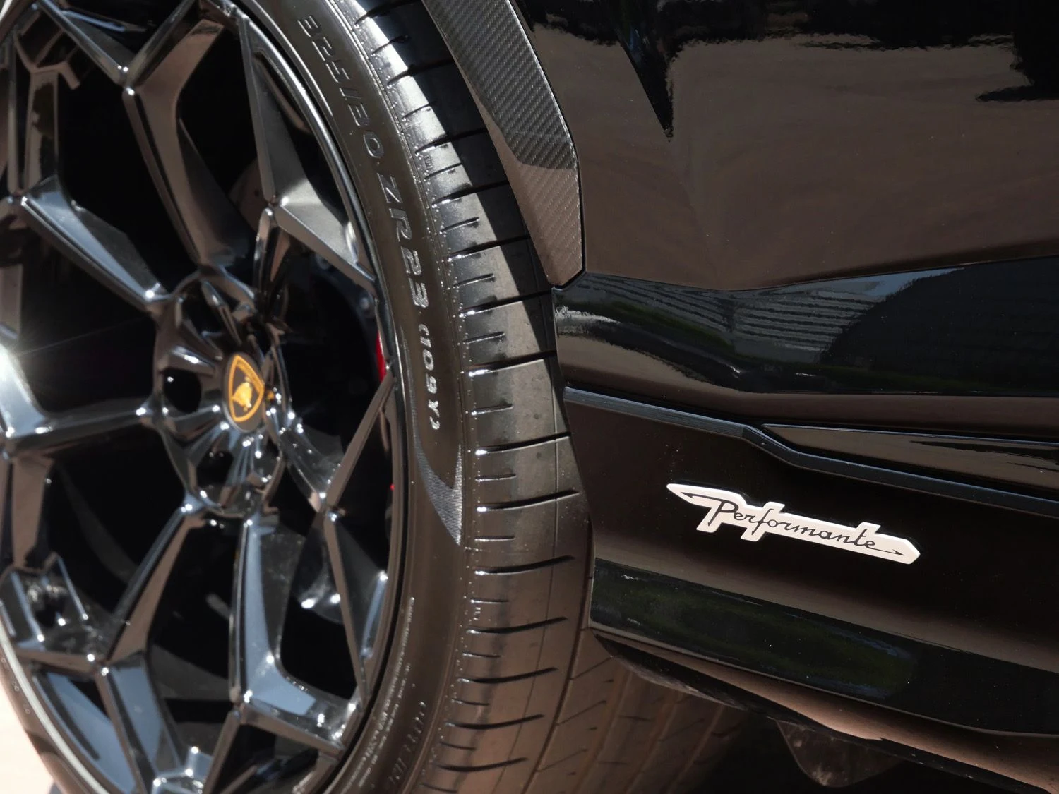 2024 Lamborghini Urus Performante wheel