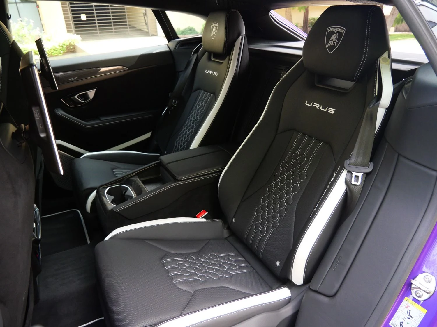 2024 Lamborghini Urus Performante interior, seats, Nero Cosmus/Bianco Leda