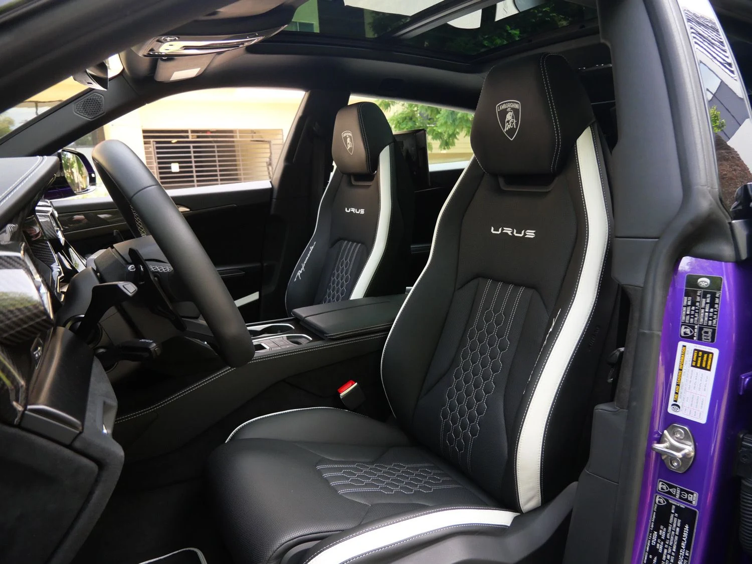 2024 Lamborghini Urus Performante interior, seats, Nero Cosmus/Bianco Leda