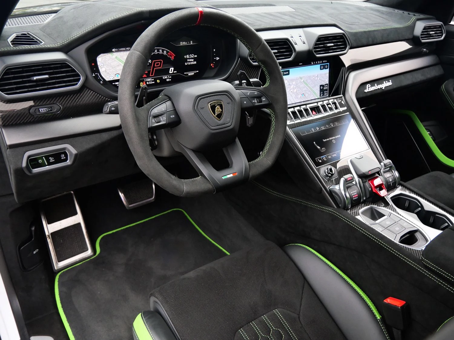 2024 Lamborghini Urus Performante interior, dashboard, Nero Cosmus/Verde Faurus