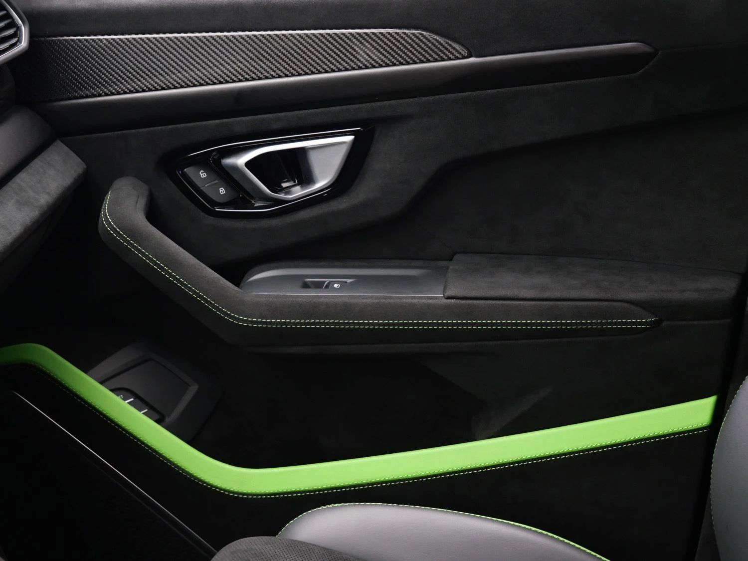 2024 Lamborghini Urus Performante interior, door panel, Nero Cosmus/Verde Faurus