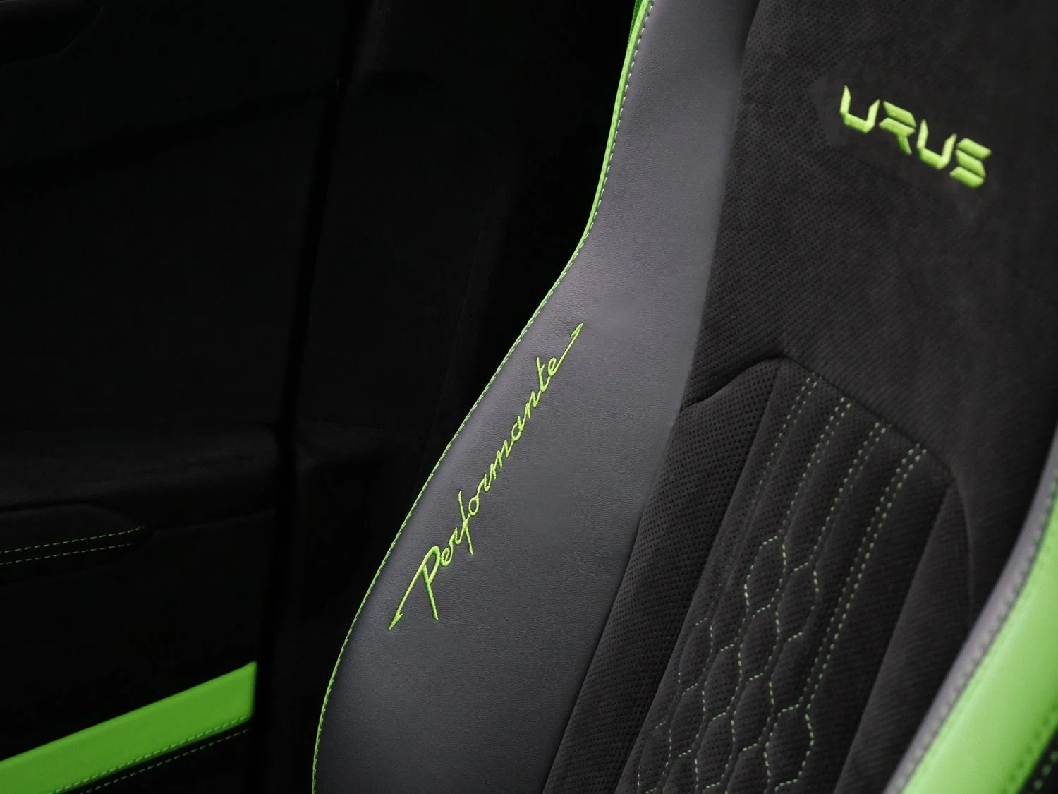 2024 Lamborghini Urus Performante interior, seats, Nero Cosmus/Verde Faurus