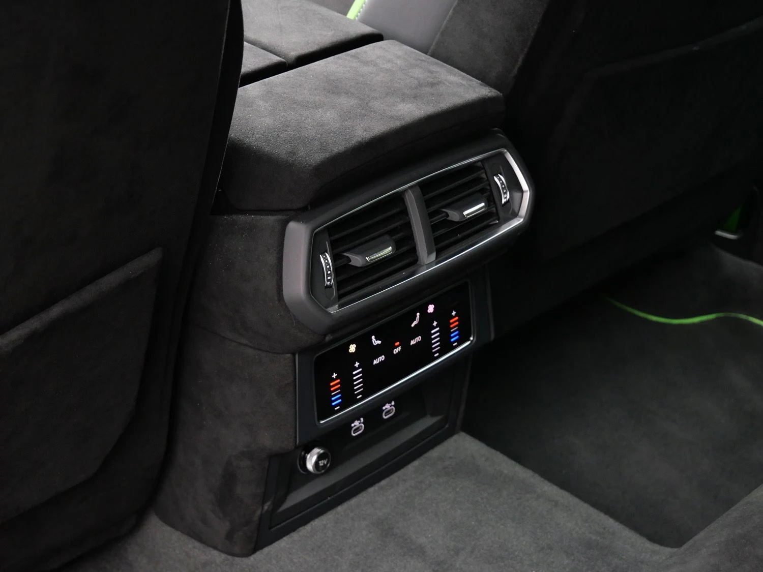 2024 Lamborghini Urus Performante interior, Nero Cosmus/Verde Faurus
