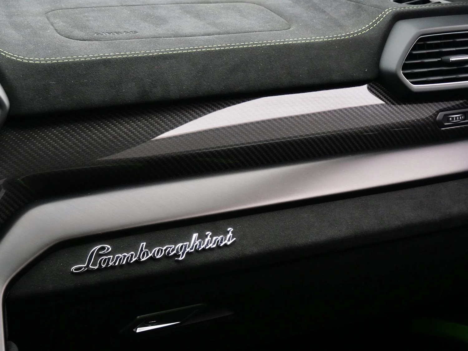 2024 Lamborghini Urus Performante interior, door sill, Nero Cosmus/Verde Faurus