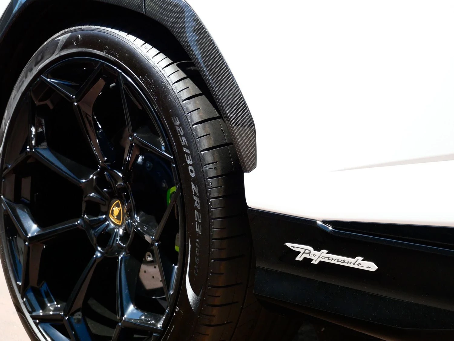 2024 Lamborghini Urus Performante wheel