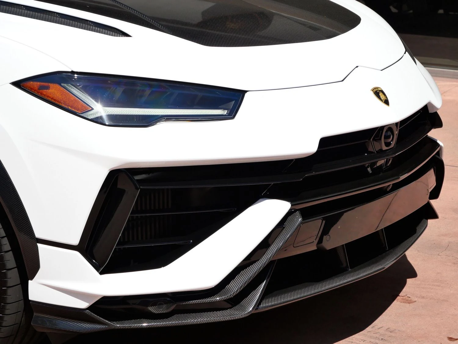 2024 Lamborghini Urus Performante for sale, exterior, White