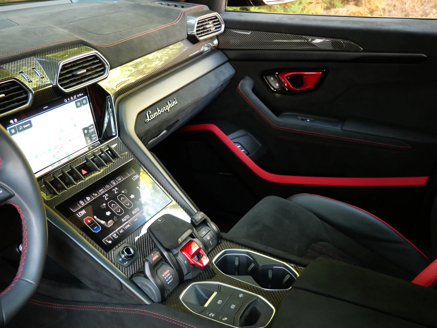 2024 Lamborghini Urus Performante interior, Nero Cosmus/Rosso Alala