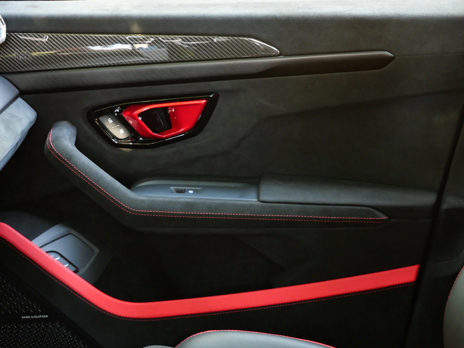 2024 Lamborghini Urus Performante interior, door panel, Nero Cosmus/Rosso Alala