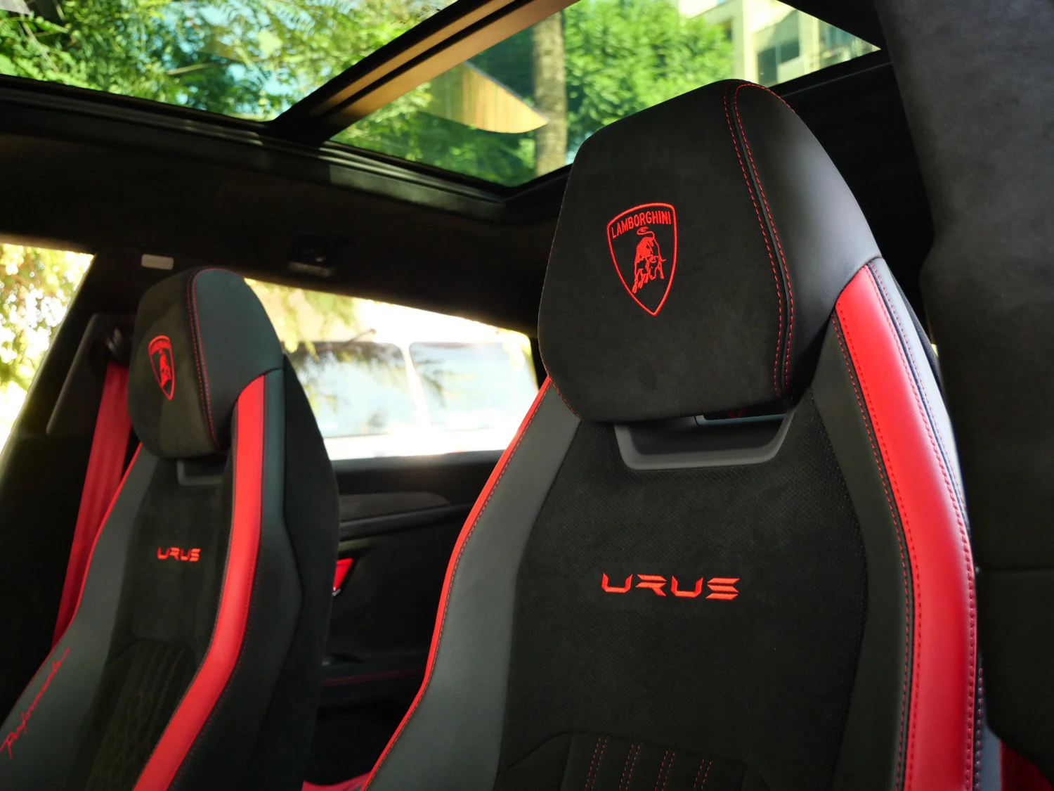 2024 Lamborghini Urus Performante interior, seats, Nero Cosmus/Rosso Alala