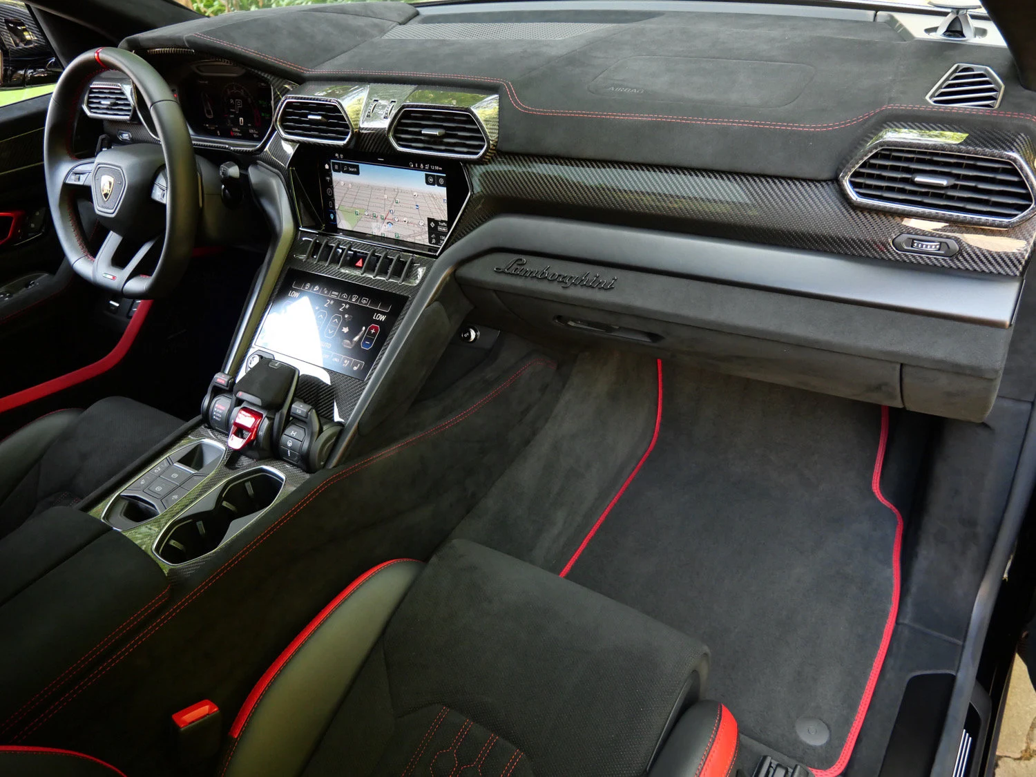 2024 Lamborghini Urus Performante interior, Nero Cosmus/Rosso Alala
