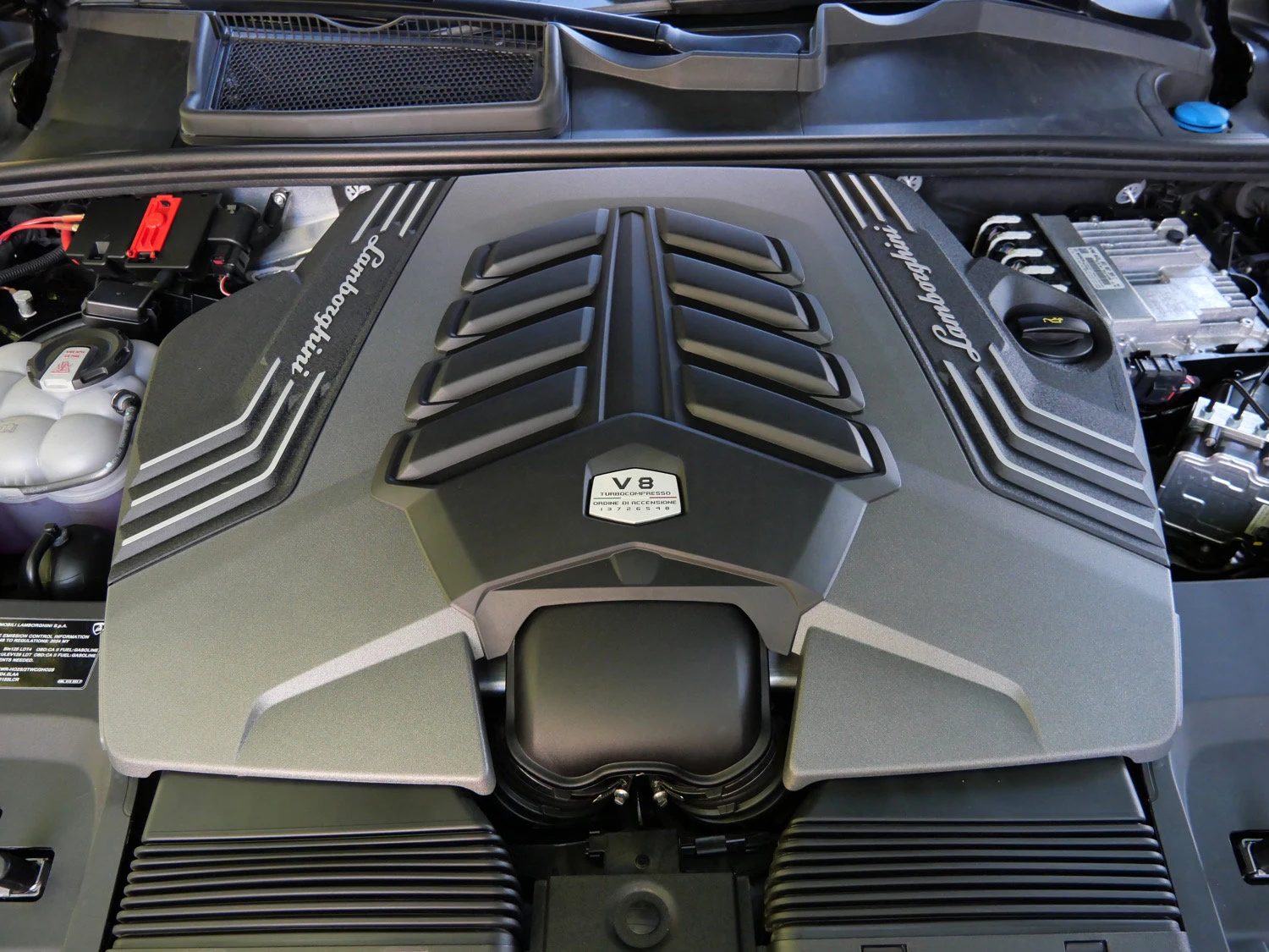 2024 Lamborghini Urus Performante engine