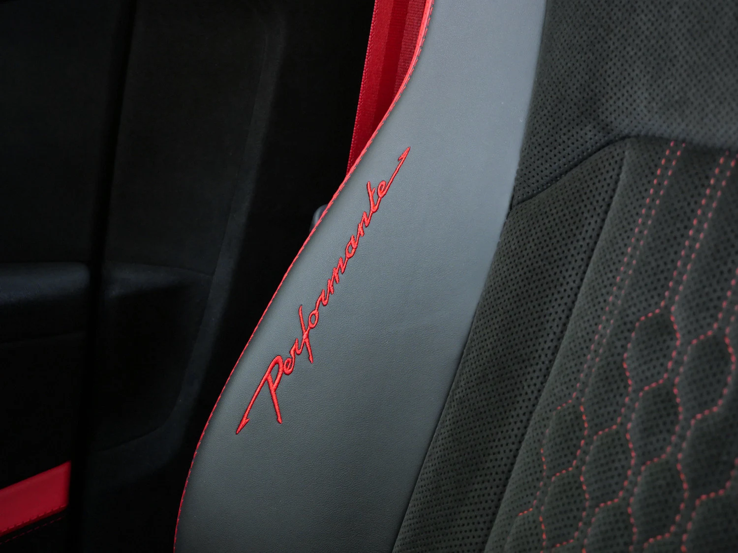 2024 Lamborghini Urus Performante interior, Nero Cosmus/Rosso Alala