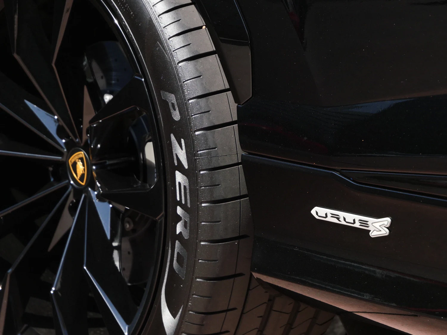 2024 Lamborghini Urus S wheel
