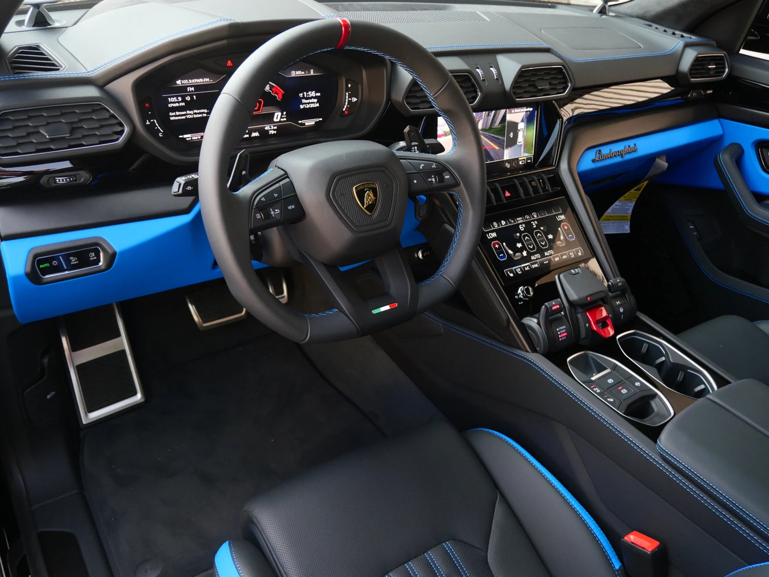 2024 Lamborghini Urus S interior, Nero Ade/Blu Amon