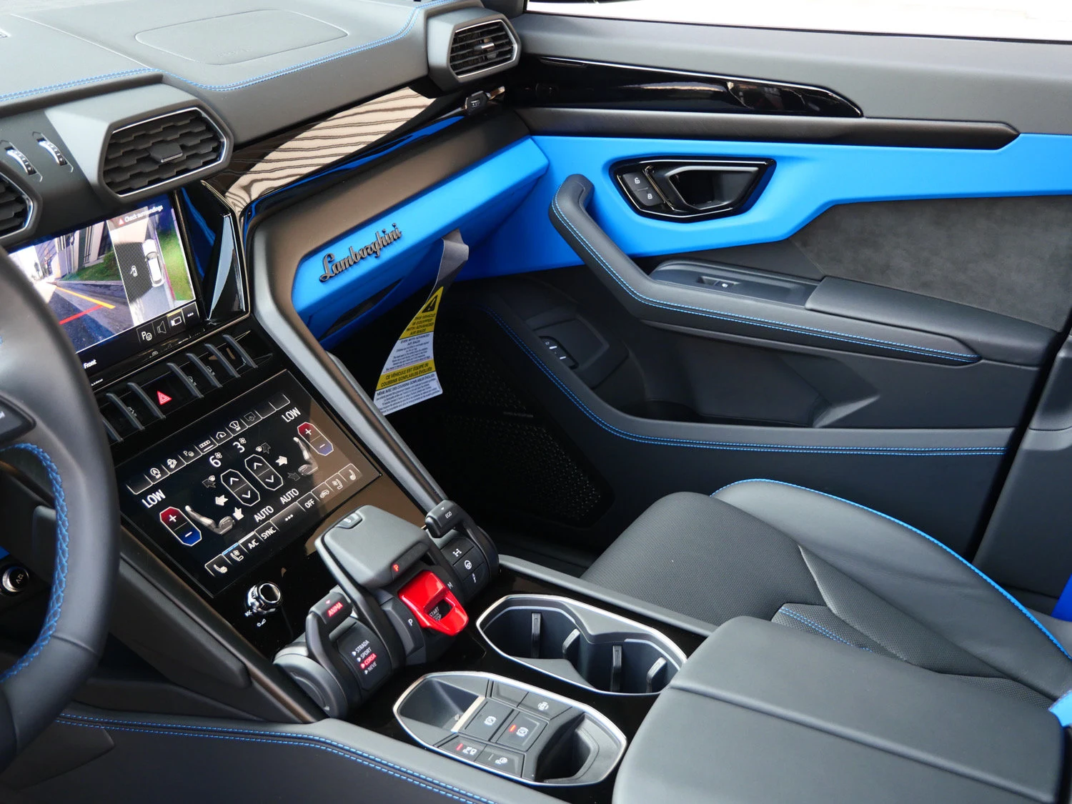2024 Lamborghini Urus S interior, Nero Ade/Blu Amon