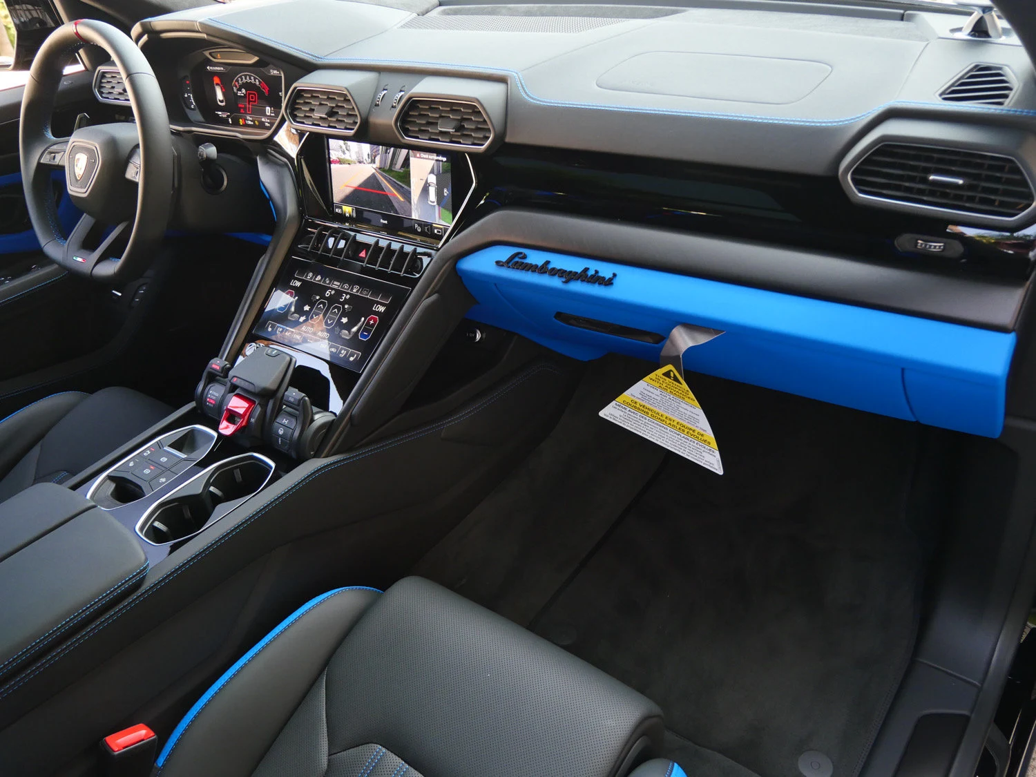 2024 Lamborghini Urus S interior, Nero Ade/Blu Amon