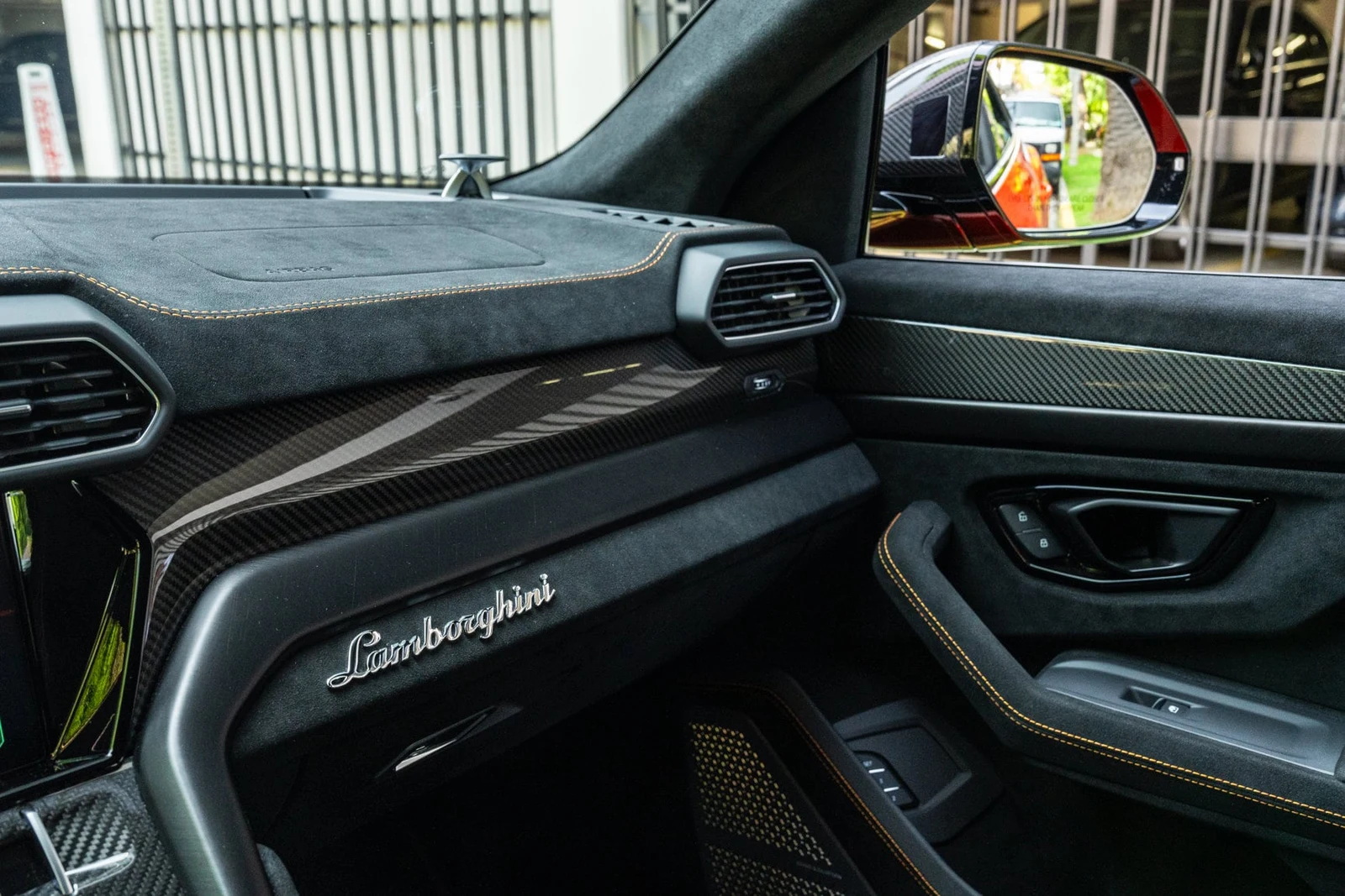 2024 Lamborghini Urus Performante interior, Nero Cosmus/Arancio Leonis