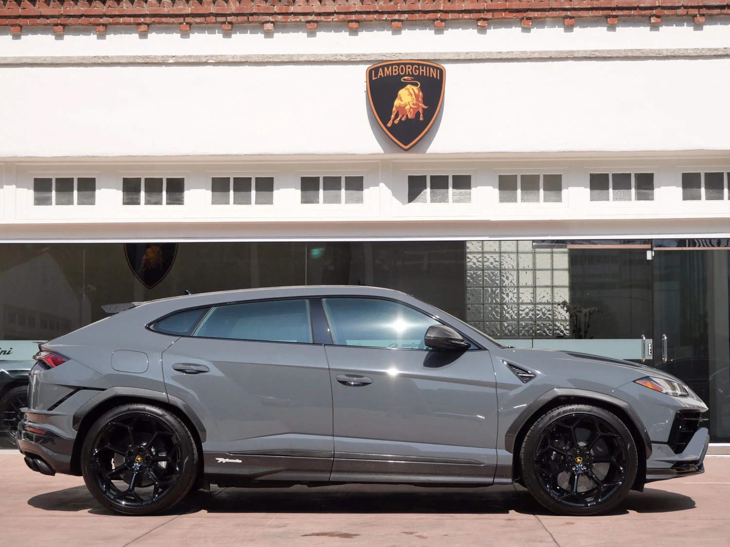 2024 Lamborghini Urus Performante for sale, exterior, Grey