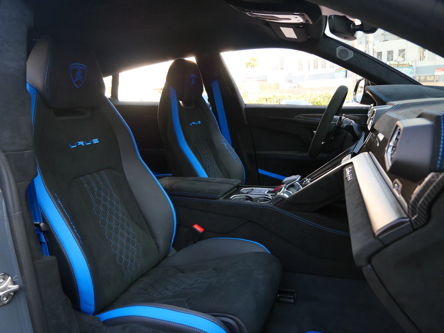 2024 Lamborghini Urus Performante interior, seats, Nero Cosmus/Blu Amon