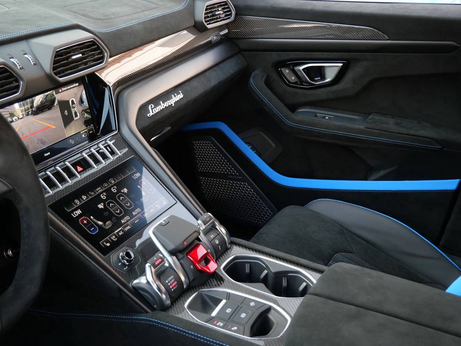 2024 Lamborghini Urus Performante interior, Nero Cosmus/Blu Amon