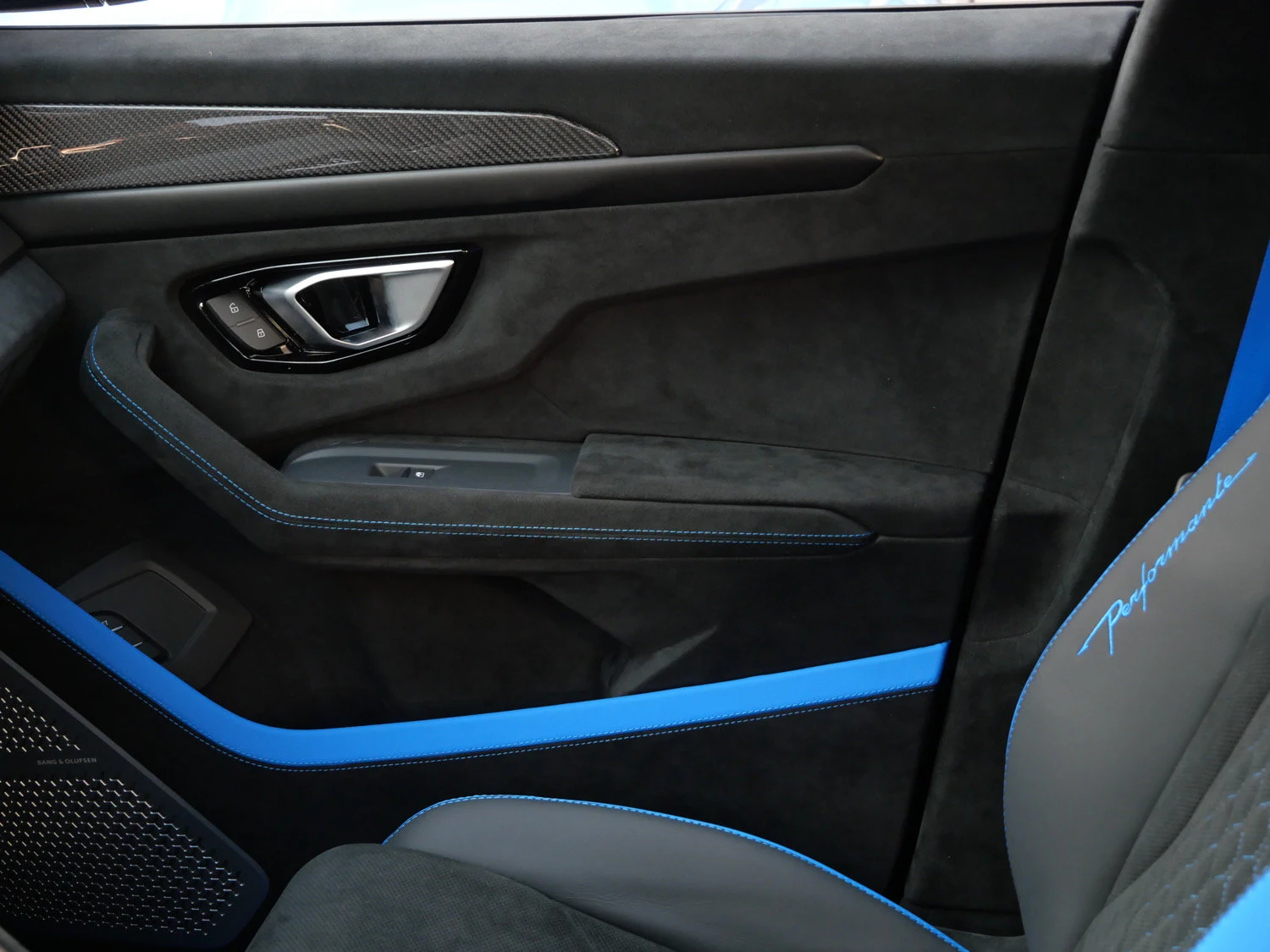 2024 Lamborghini Urus Performante interior, door panel, Nero Cosmus/Blu Amon